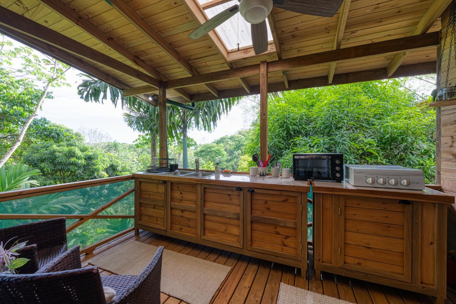 Exceptional Retreat Center on 62 Acre in Tinamastes
