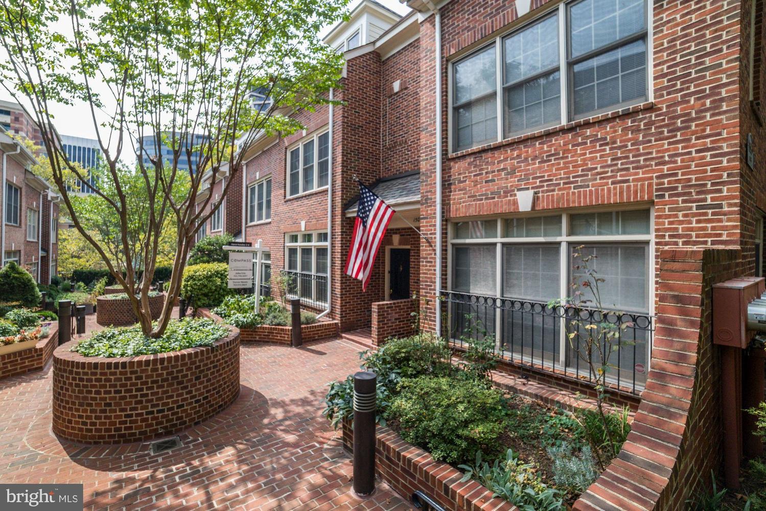 1505 North Colonial Ter