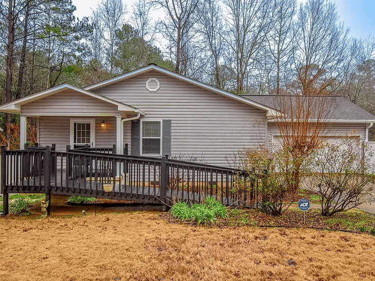 66 Christopher Cir