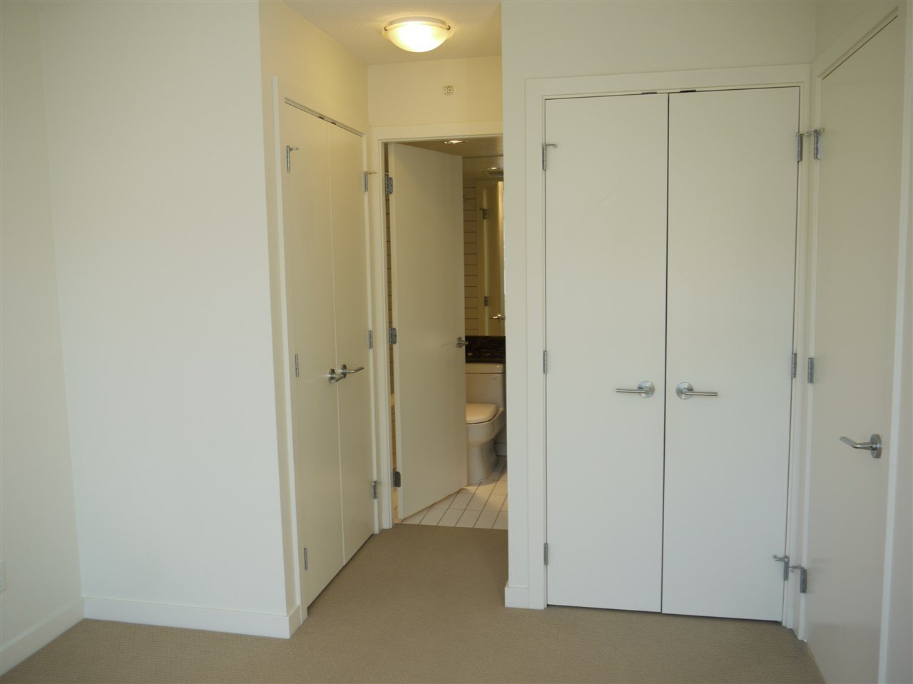 906-4815 Eldorado Mews