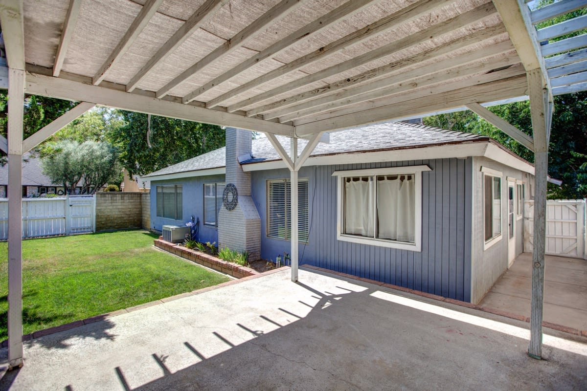 23798 Via Helina Valencia, CA