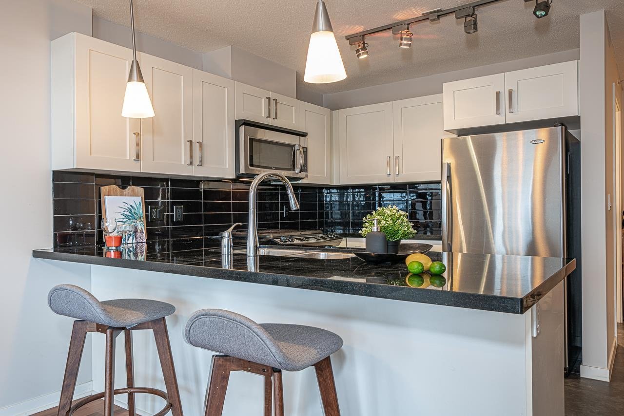 909-2133 Douglas Rd