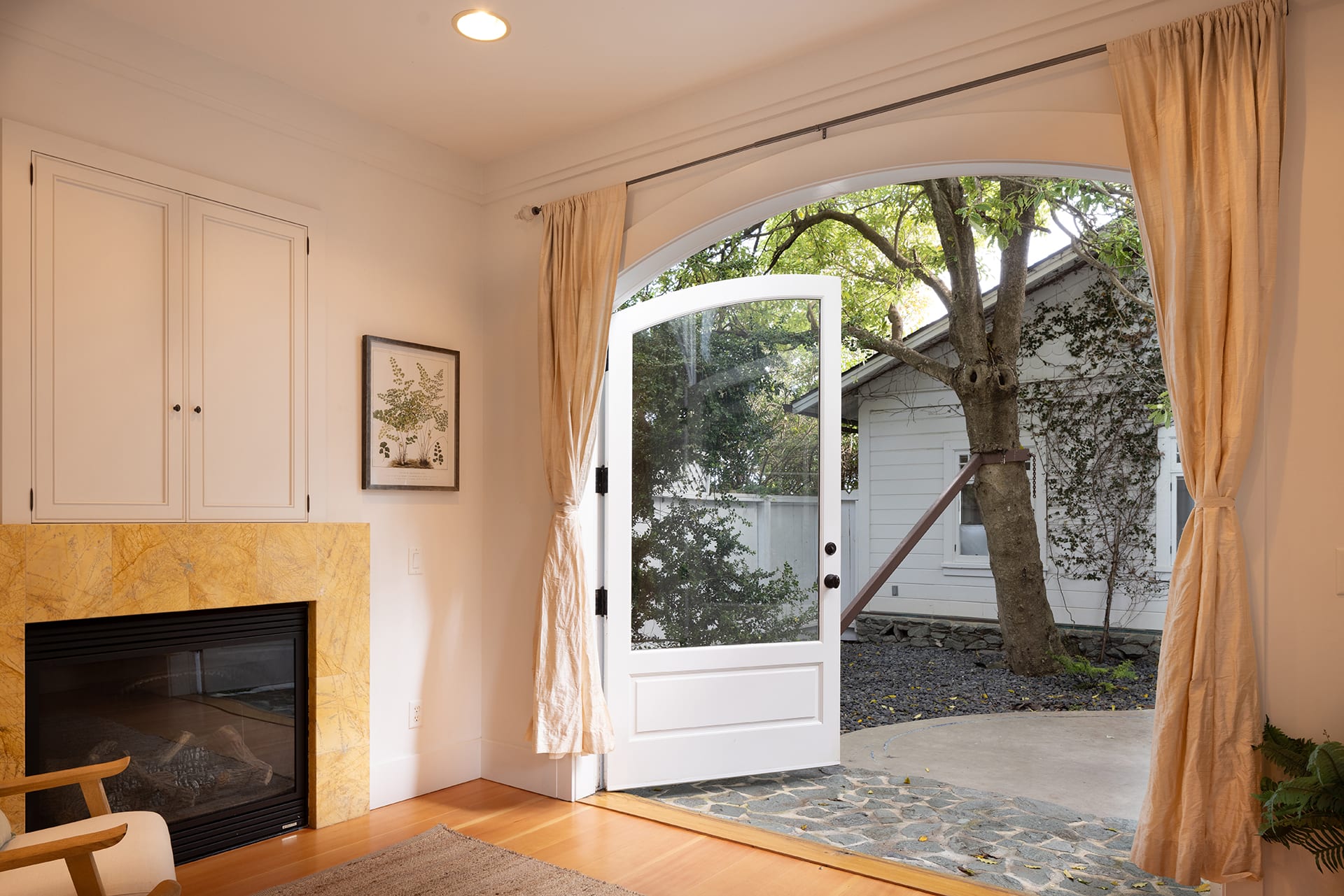 Luxurious Oceanfront Living - 106 Livermore Avenue