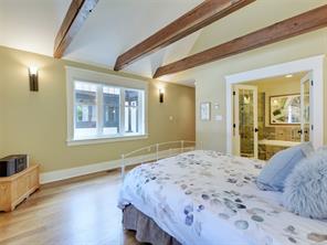 3900 Cadboro Bay Rd