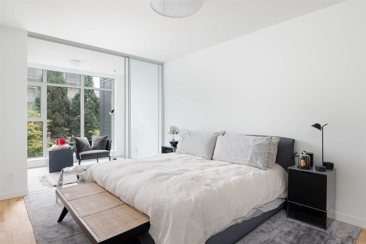 302-1555 W 8th Ave