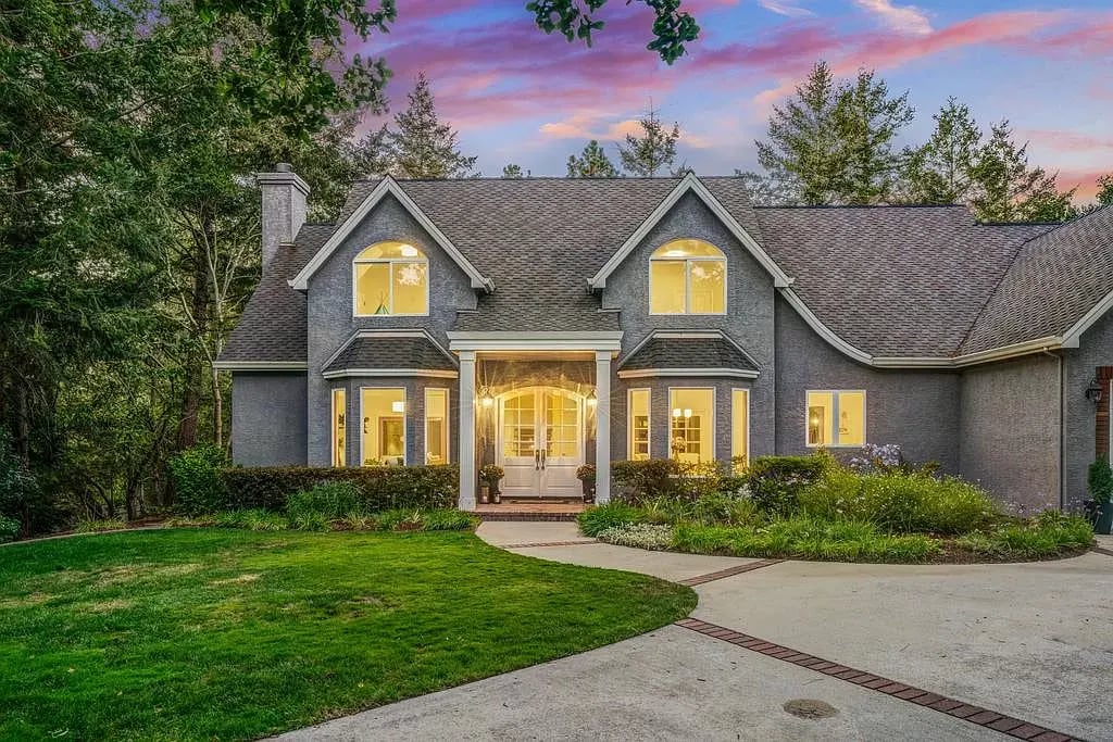 120 Brook Knoll Dr