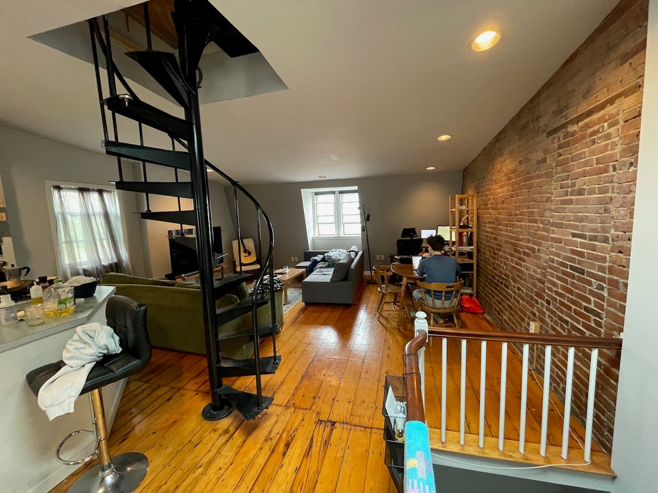 JUNE - Unique Duplex 2 Bedroom 2 Bathroom w/ Roof Access & Common Laundry! 