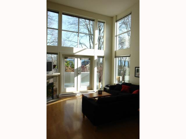 204-980 W 22nd Ave