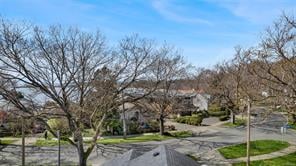 1636 Hollywood Cres