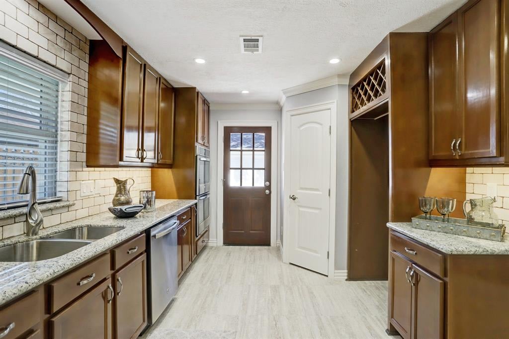 2106 De Milo Dr