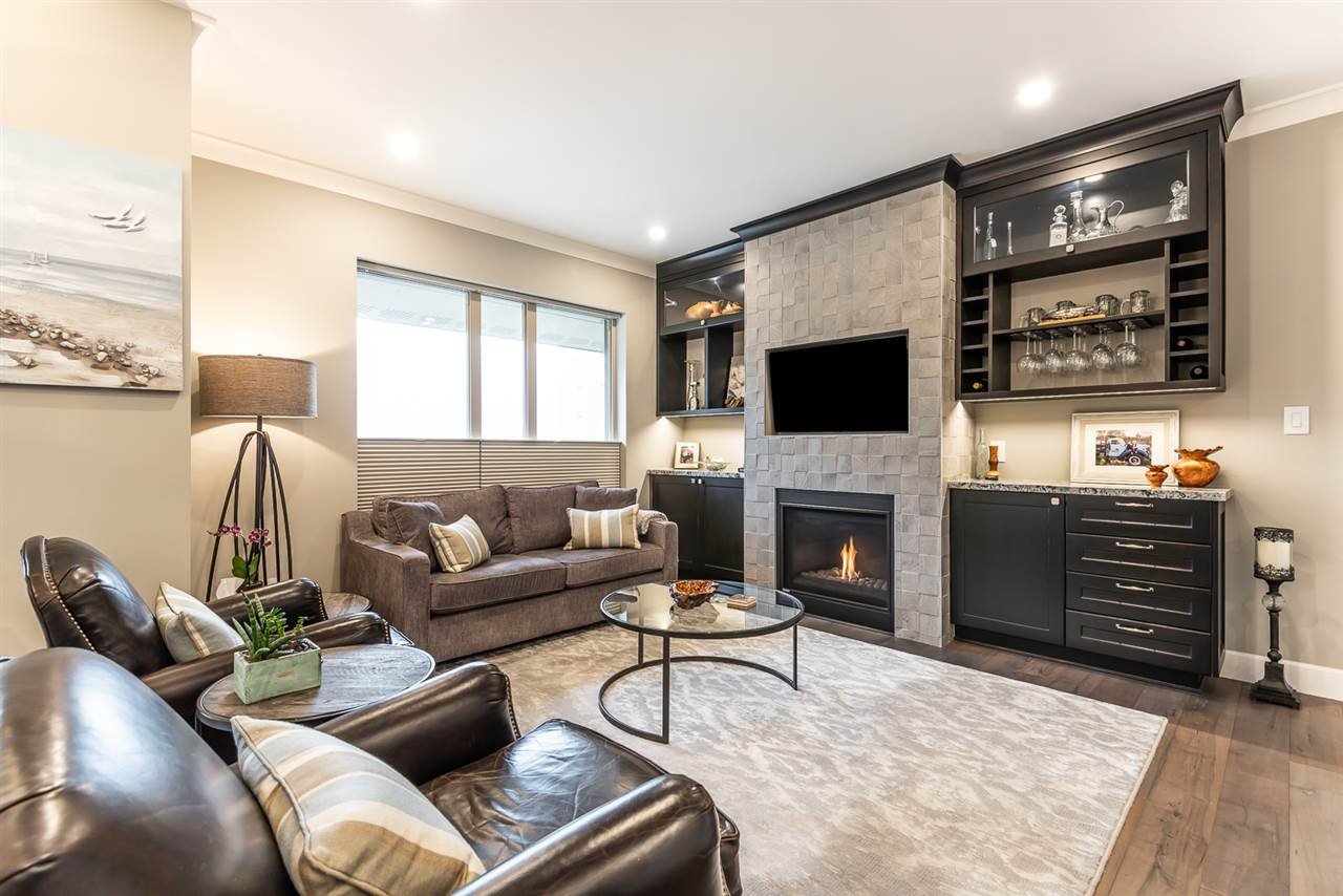 604-1211 Village Green Wy