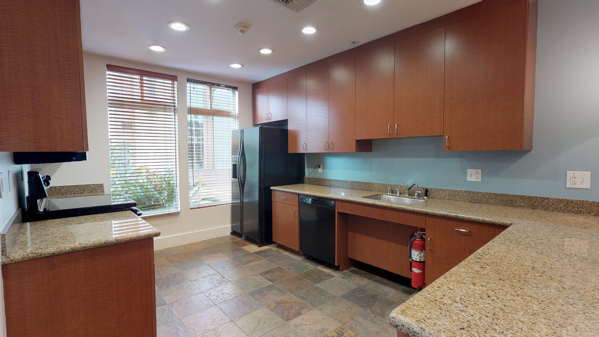 488 E Ocean #504