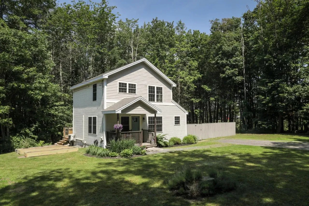 New Listing! 17 Oak Avenue, Freeport, ME 04032 – $530,000