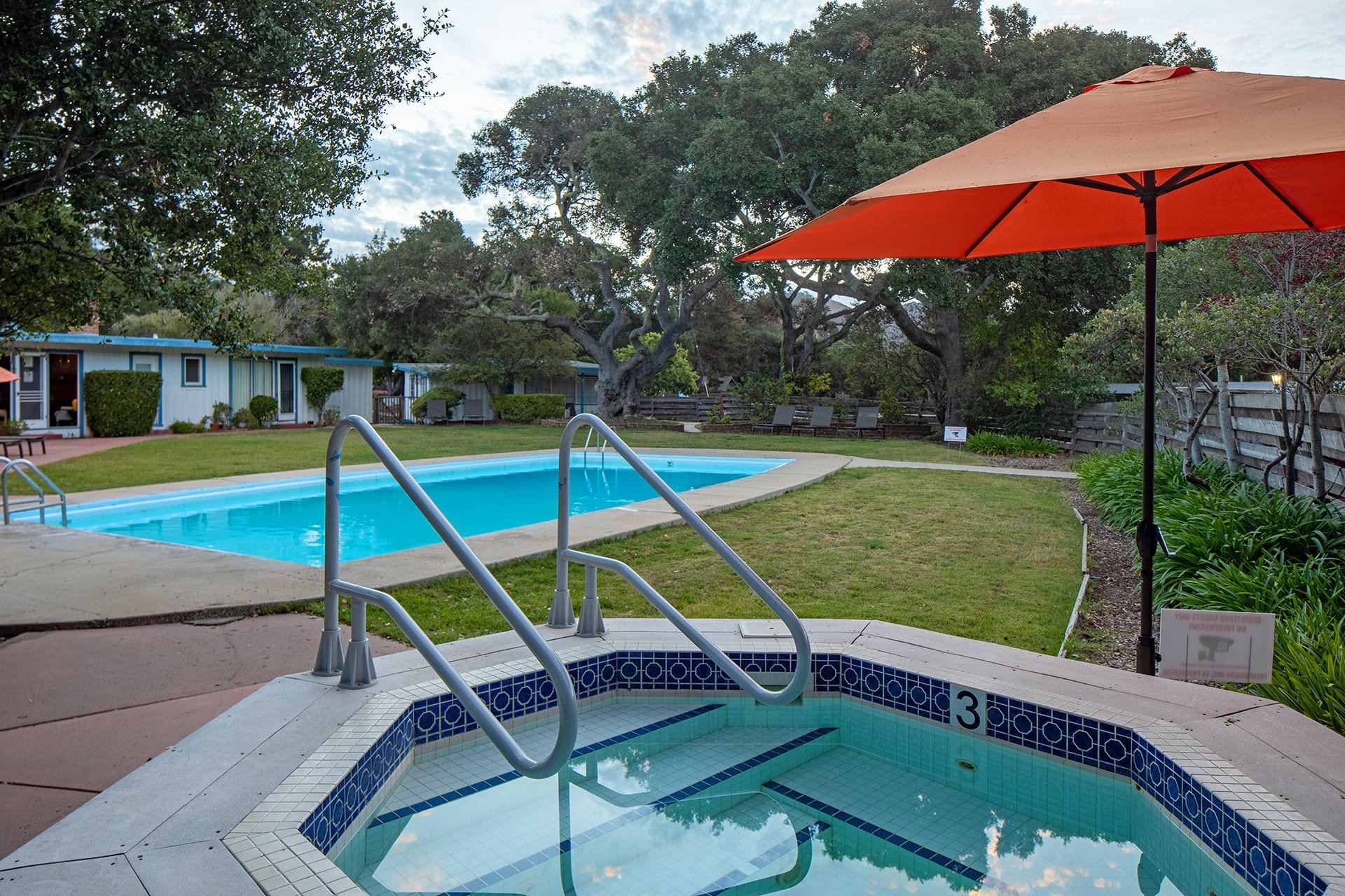 Blue Sky Lodge - Carmel Valley Village