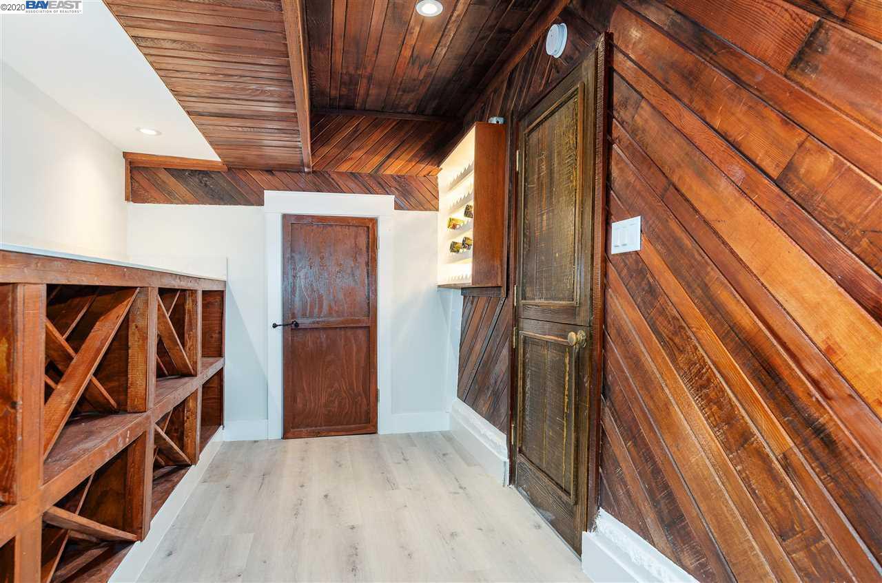 6 Saint James Ct, Orinda 