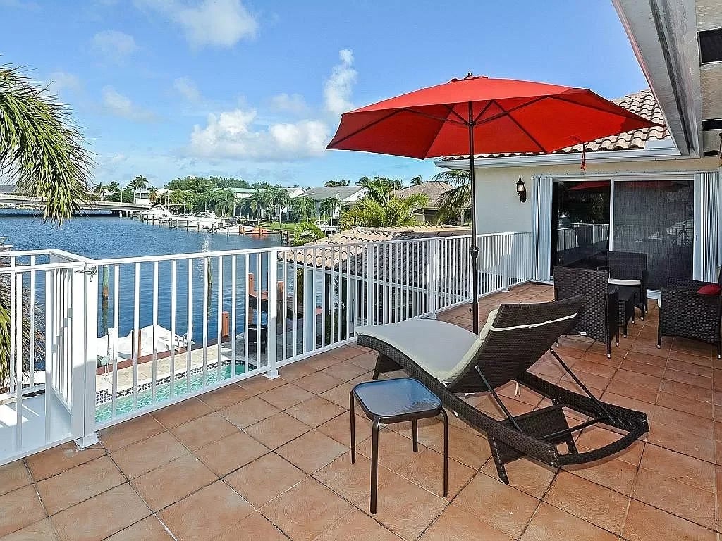 1055 Del Harbour Dr