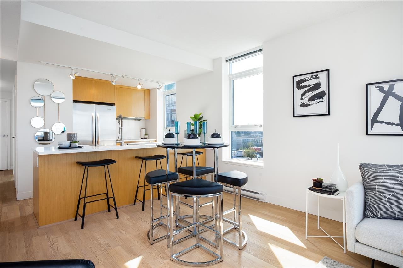 802-250 E 6th Ave