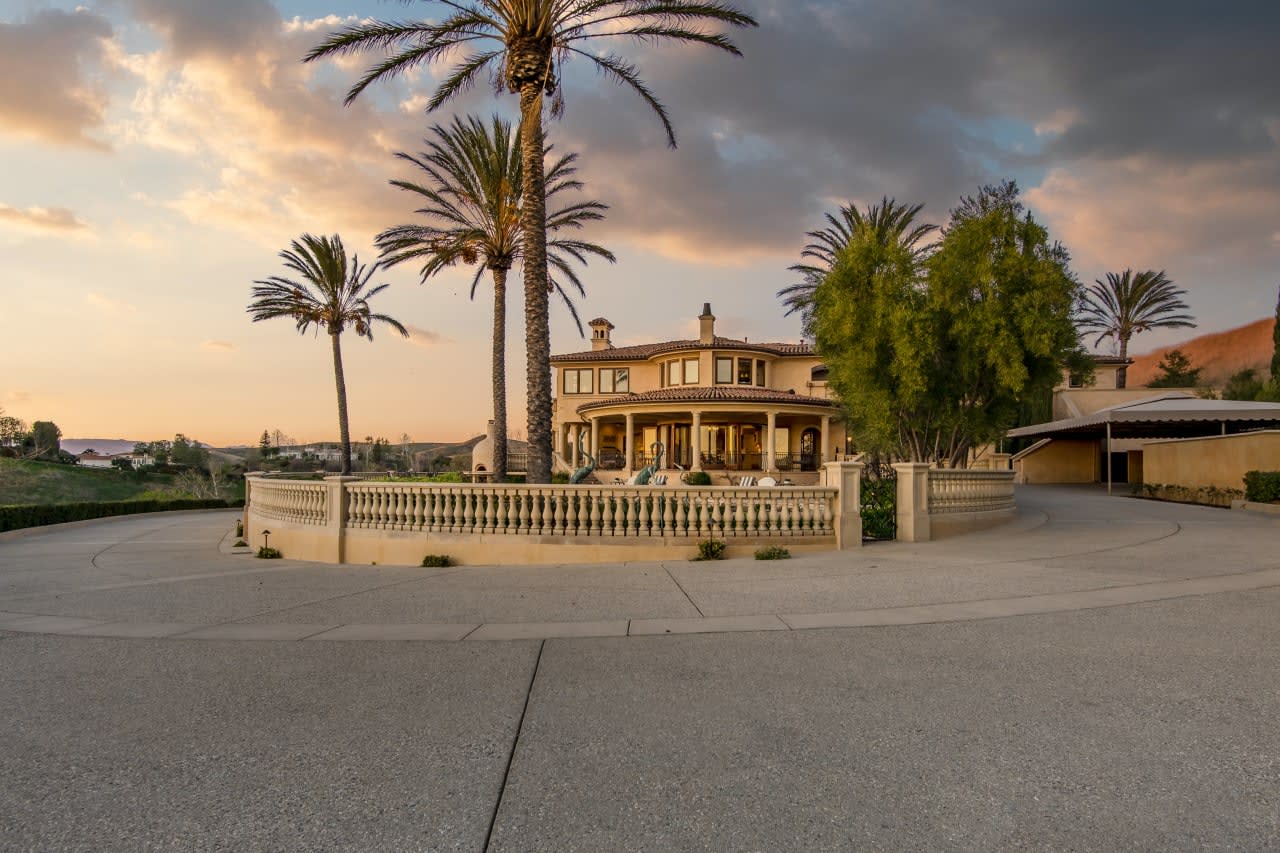 1233 Woodland Grove Ct, Calabasas Real Estate