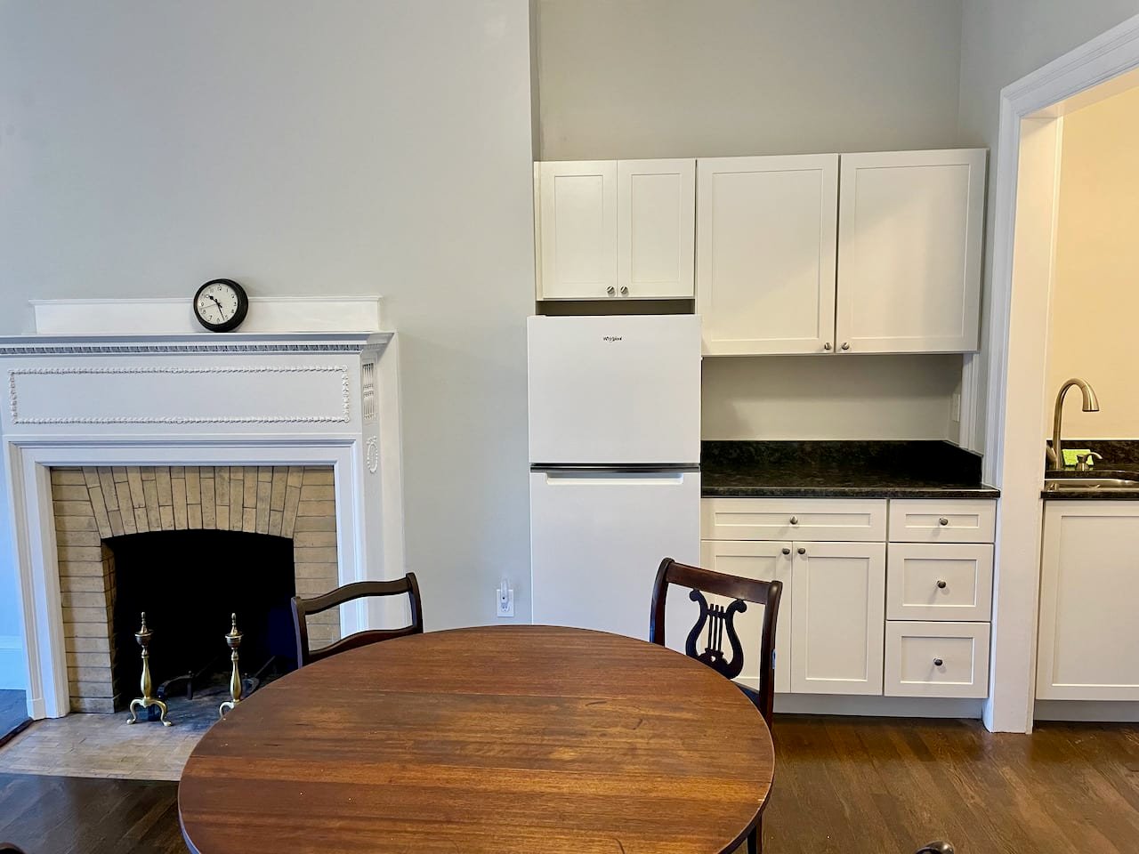 Commonwealth Ave @ Dartmouth - Renovated 1 bed w/ Common Laundry & Parking Available! 