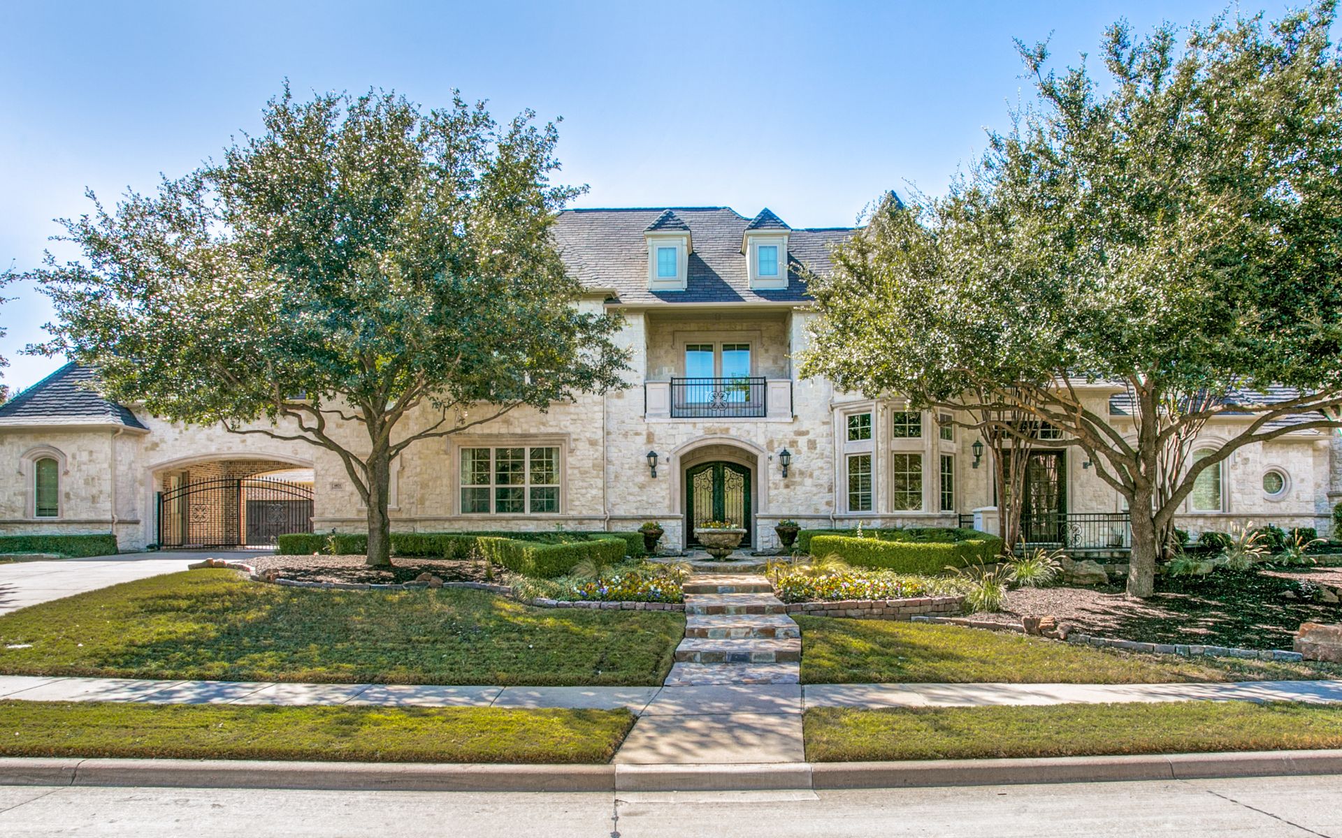 Amazing Curb Appeal in Starwood!