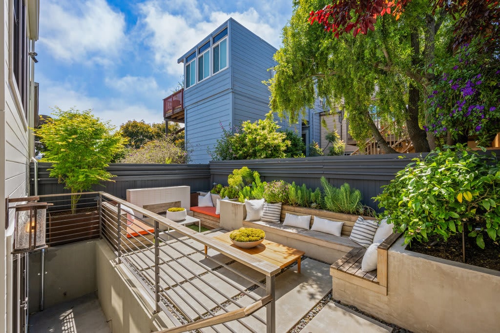 228 Ellsworth