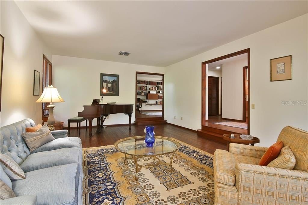 1311 Roberts Bay Ln