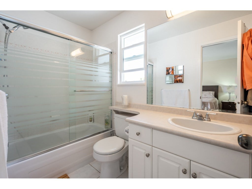 18498 64a Ave