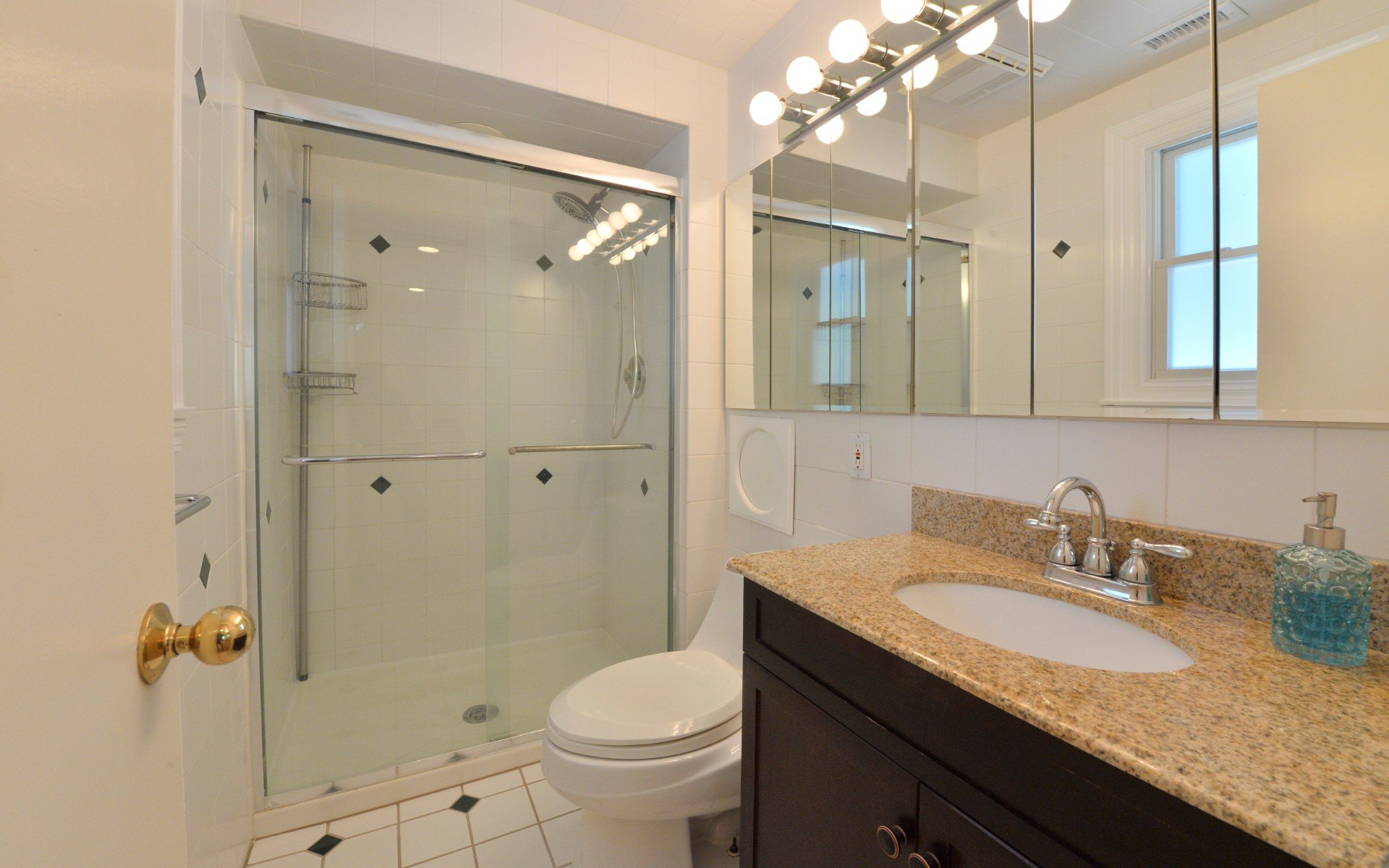 8 Anona Dr