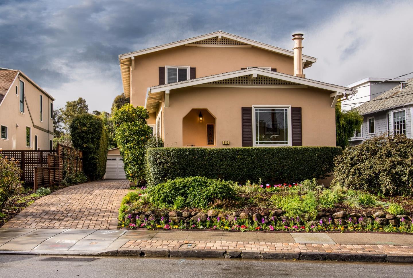 717 Acacia Dr