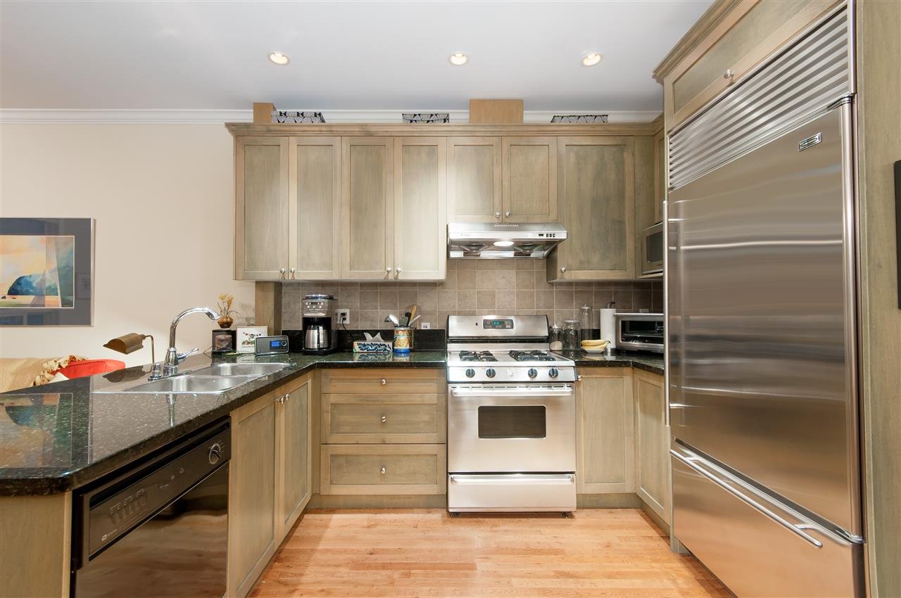 B 25 Glenmore Dr