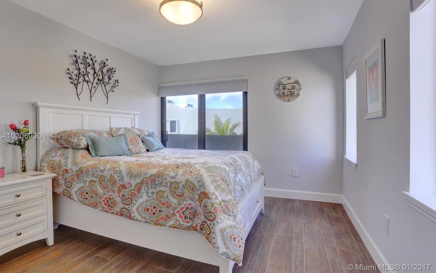 1223 Hillsboro Mile, #9