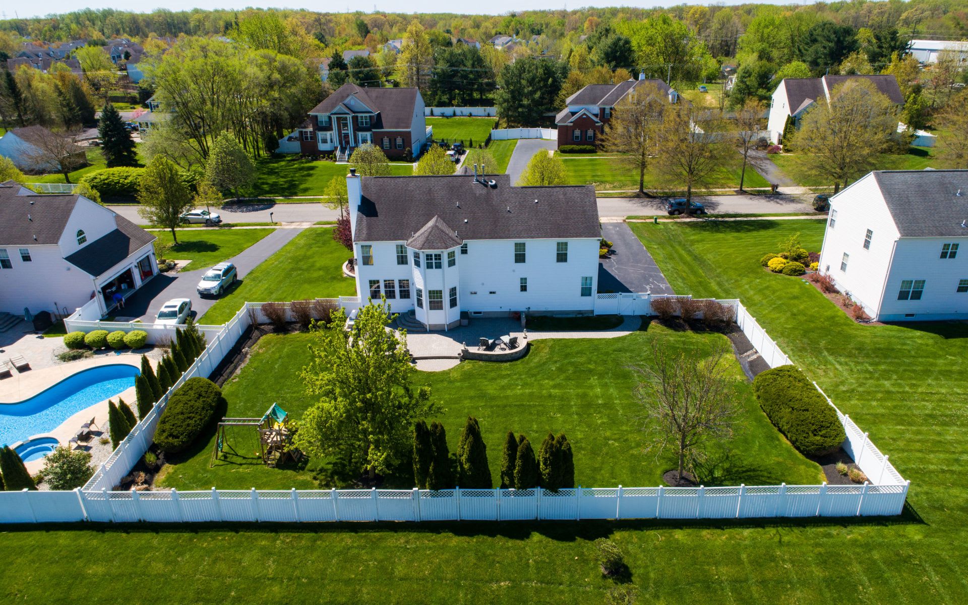 8 SHOREHAM CT