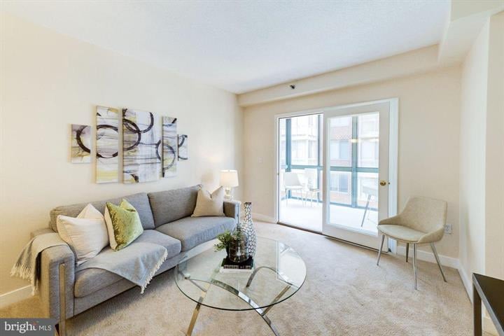 1050 N Taylor St, #T-303