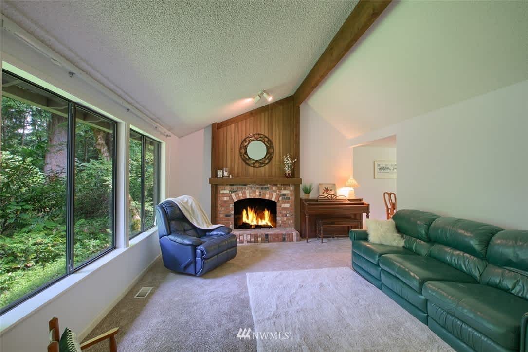 24721 SE Mirrormont Way, Issaquah, WA 98027