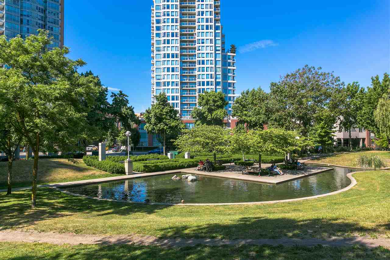 1101-58 Keefer Pl