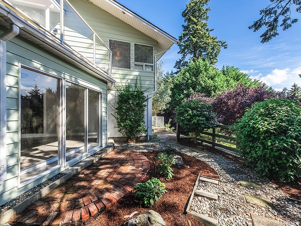 941 Kentwood Terr, Saanich