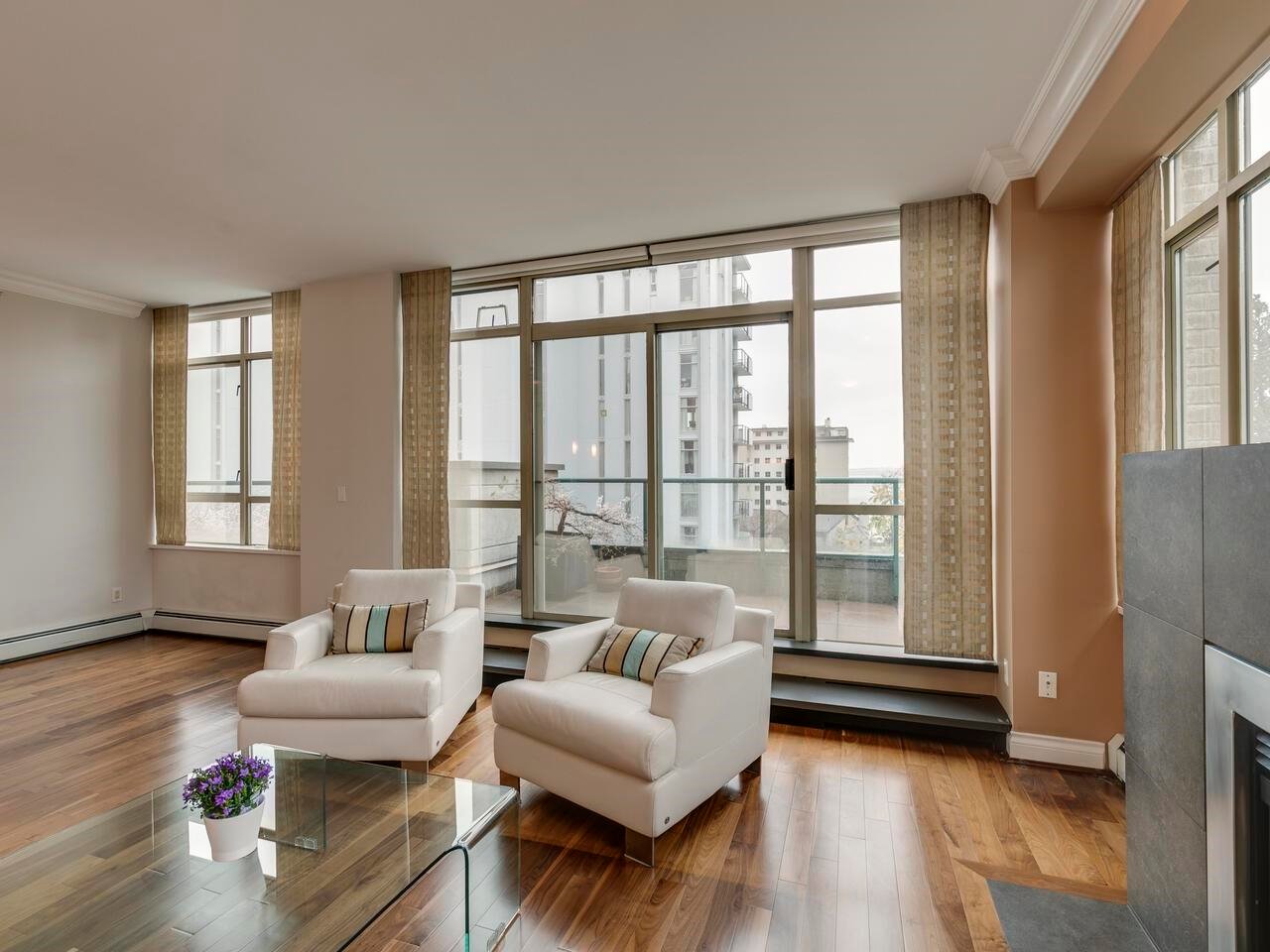 202-1896 Marine Dr