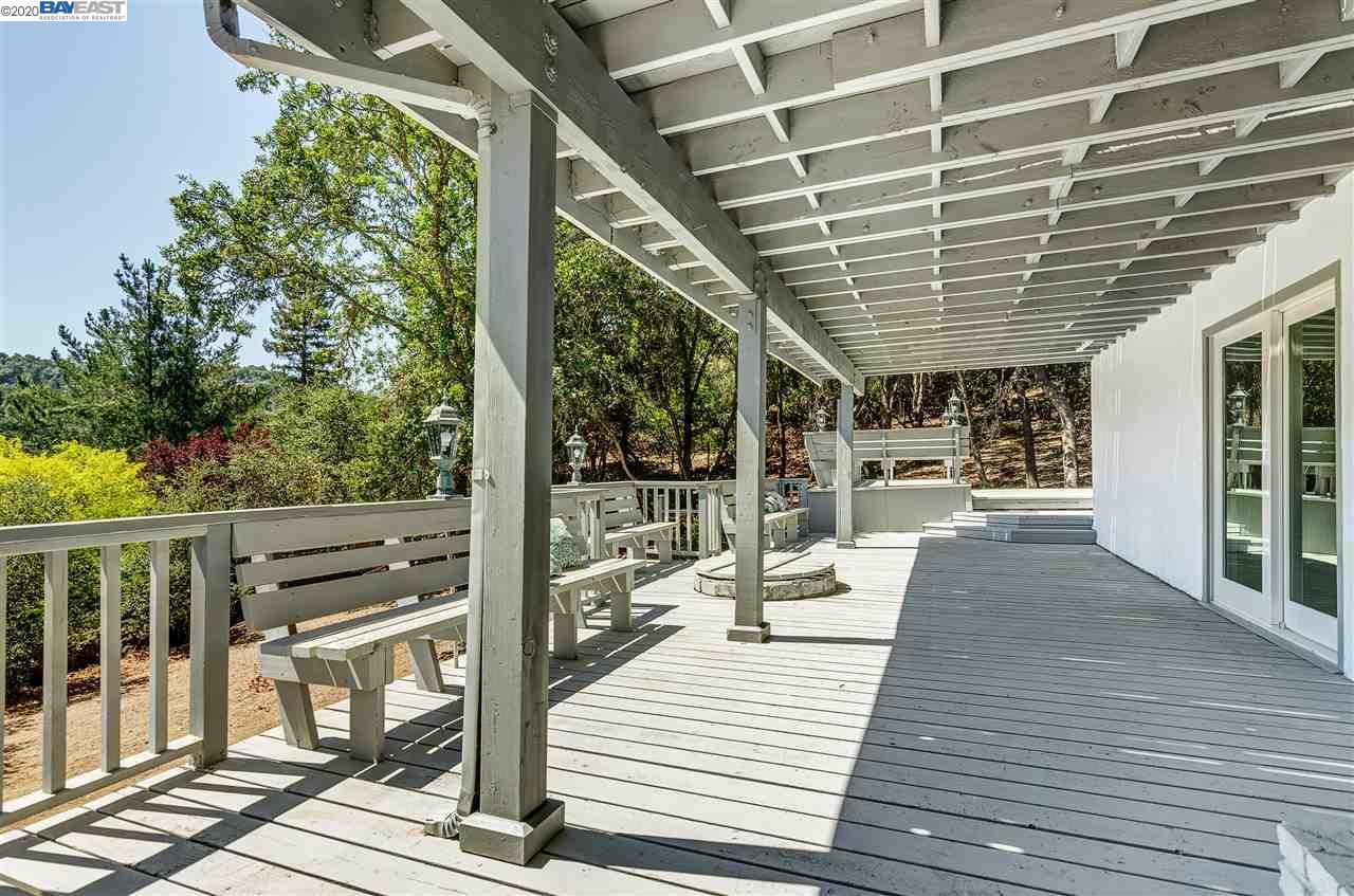 6 Saint James Ct, Orinda 