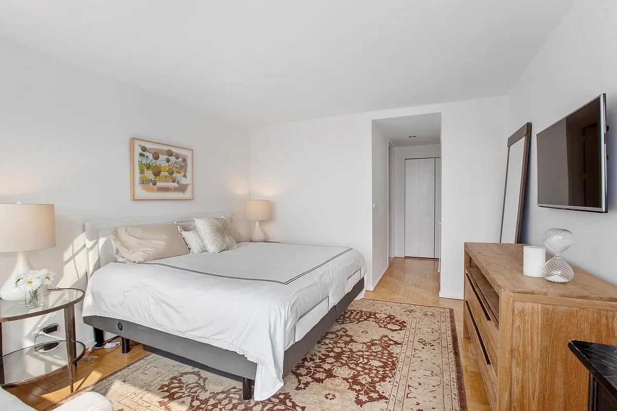 160 West 66th Street #25J