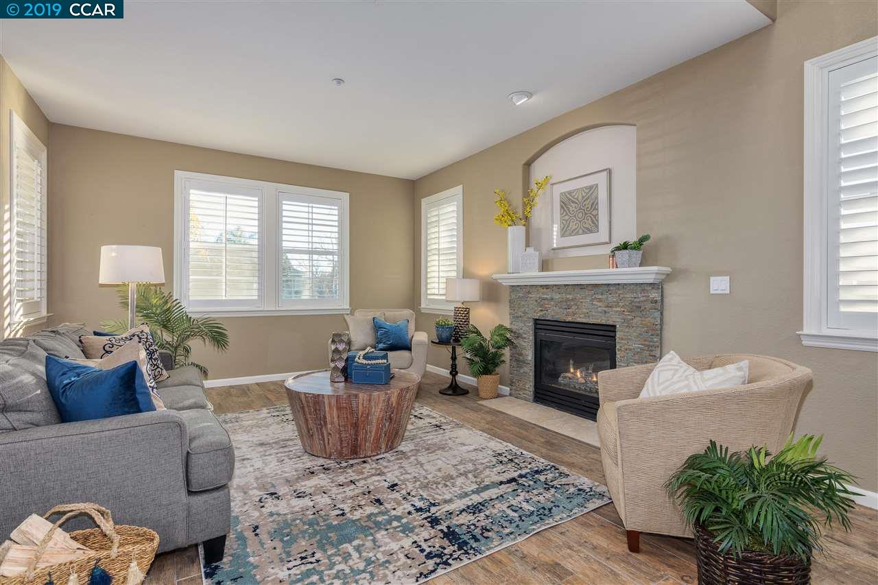 1449 Pinegrove Way