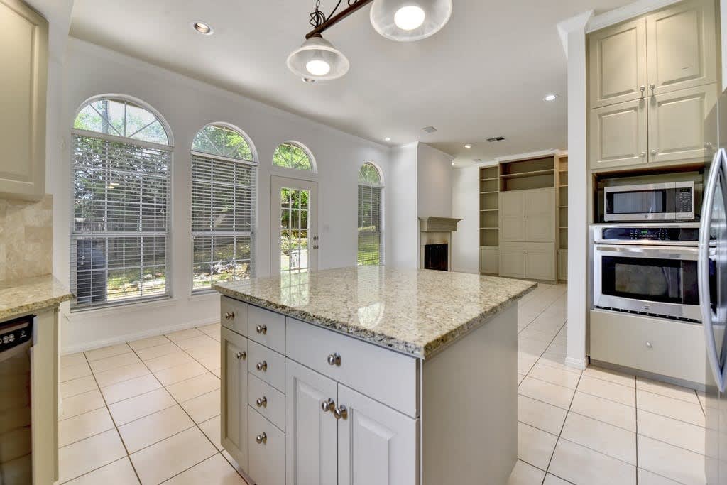 1107 Bowie Rd