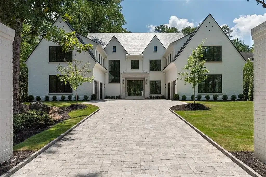 258 Pineland Rd NW