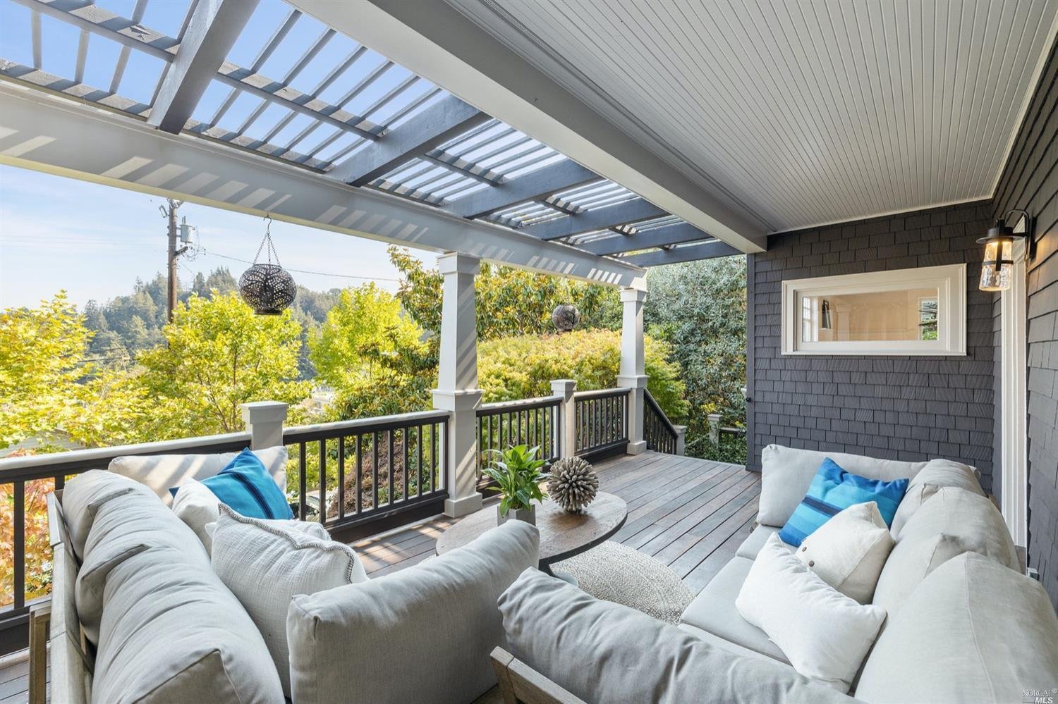 44 Bayview Avenue