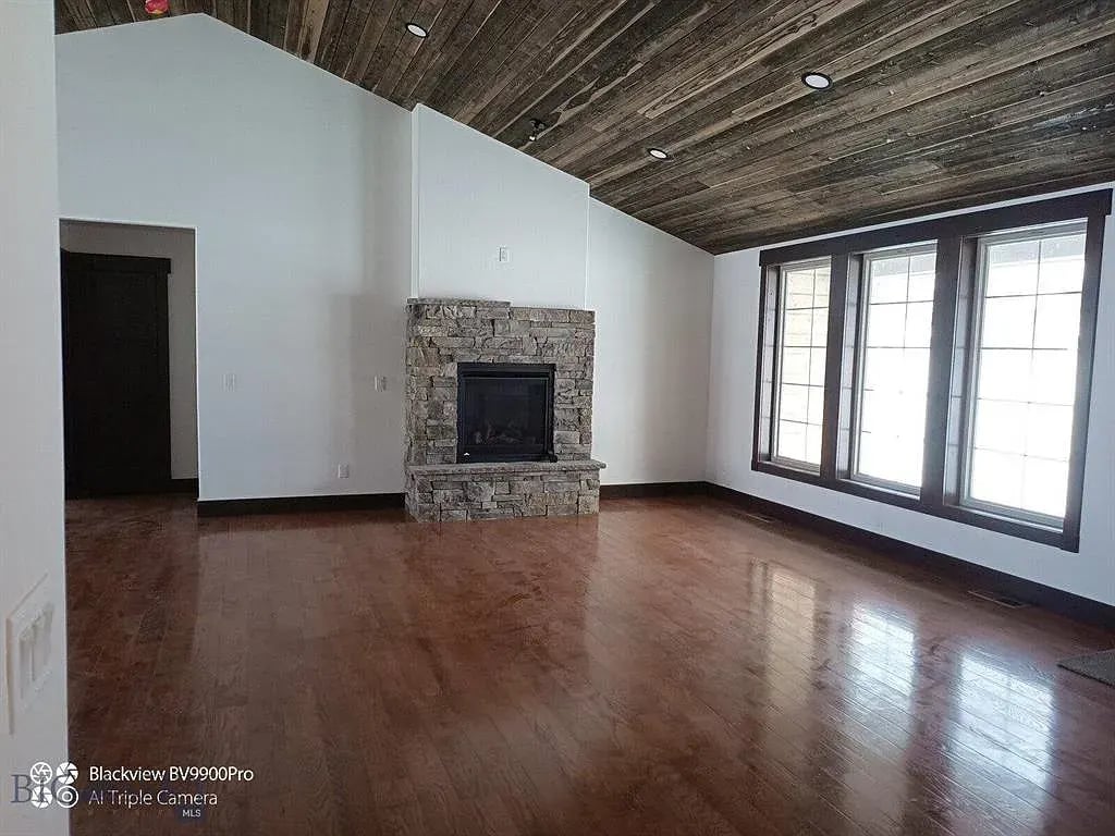27 Obsidian Ln
