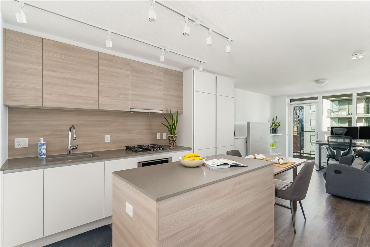 1106-988 Quayside Dr