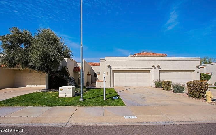 7634 E Medlock Dr