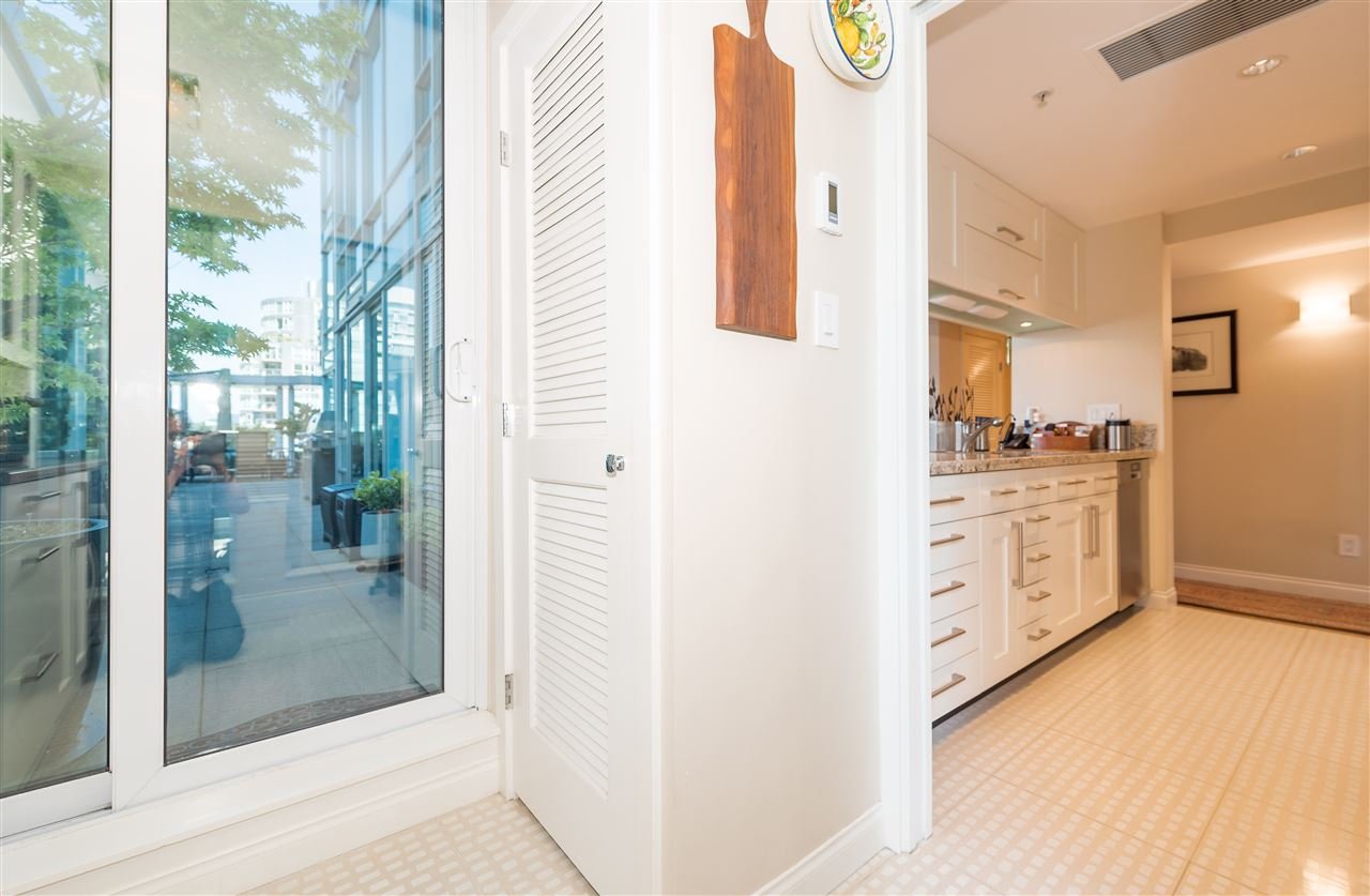1104-590 Nicola St