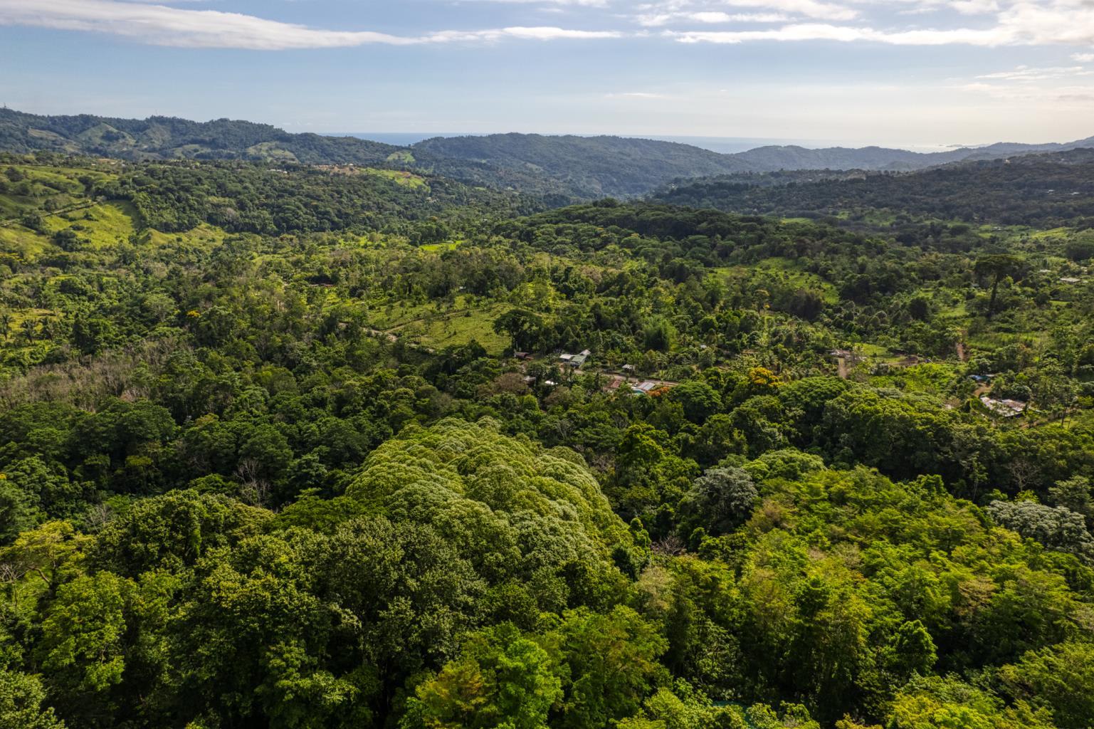 Exceptional Retreat Center on 62 Acre in Tinamastes