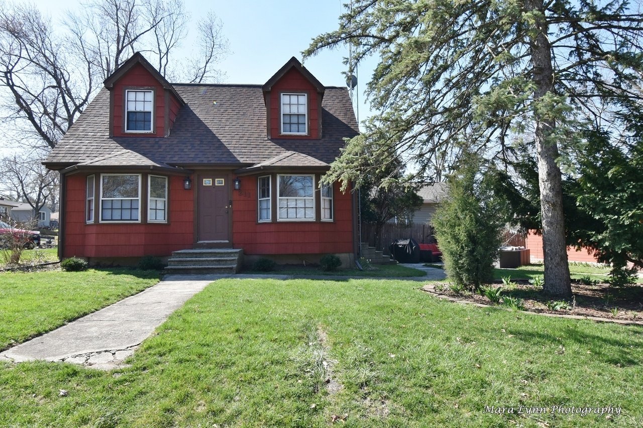 211 Moore Ave