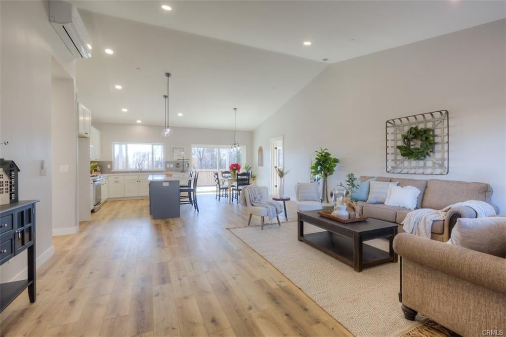 1394 Delia Way
